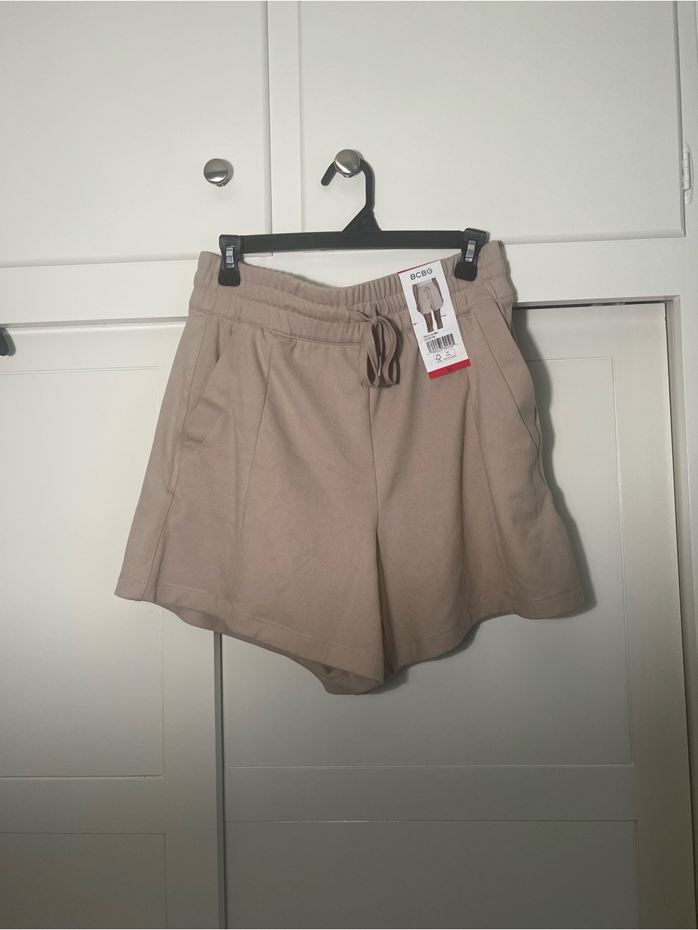 NWT BCBG Womens M Shorts Tan High Rise Drawstring Athleisure Neutral Travel Cozy